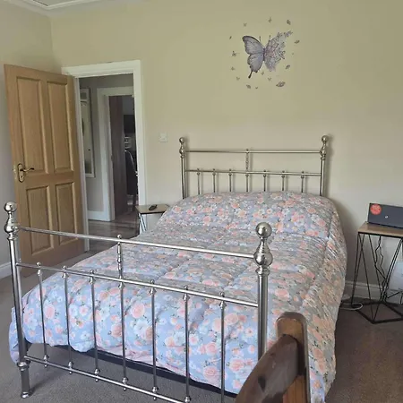 Nora's Mullagh - Sleeps 5 *
