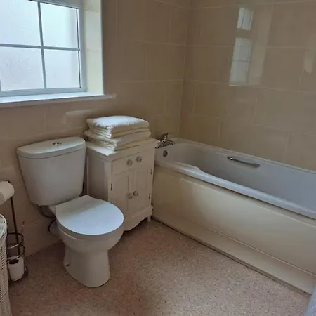 Nora's Mullagh - Sleeps 5 *