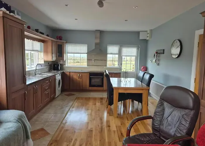 Nora's Mullagh - Sleeps 5 * Келс