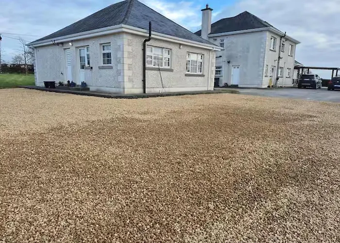 Nora's Mullagh - Sleeps 5 Kells (Meath)